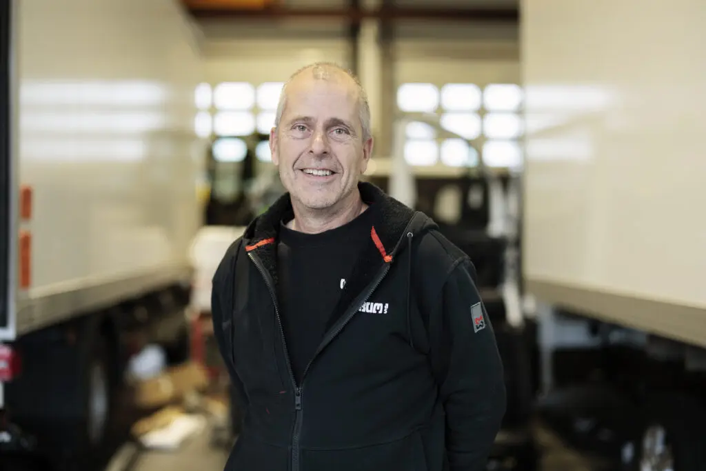 bildet viser Arne Lutnes hos Westrum as