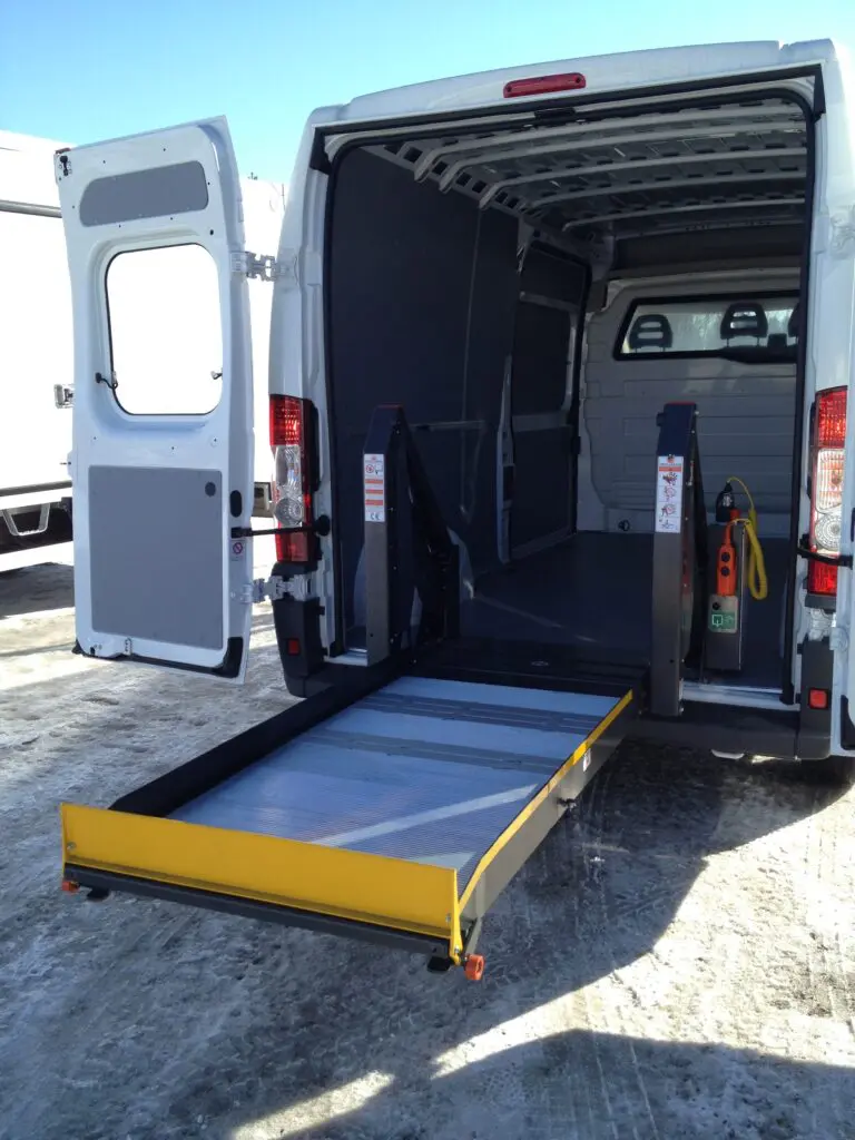 bildet viser bil med heis