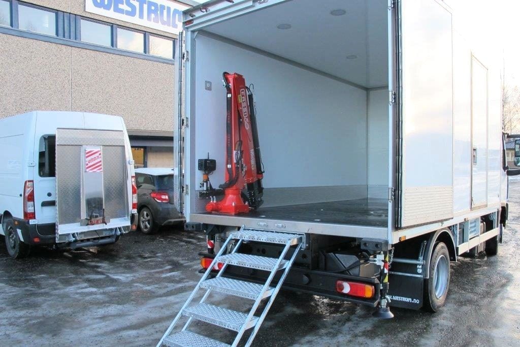 Fassi micro 20 montert inne i skap