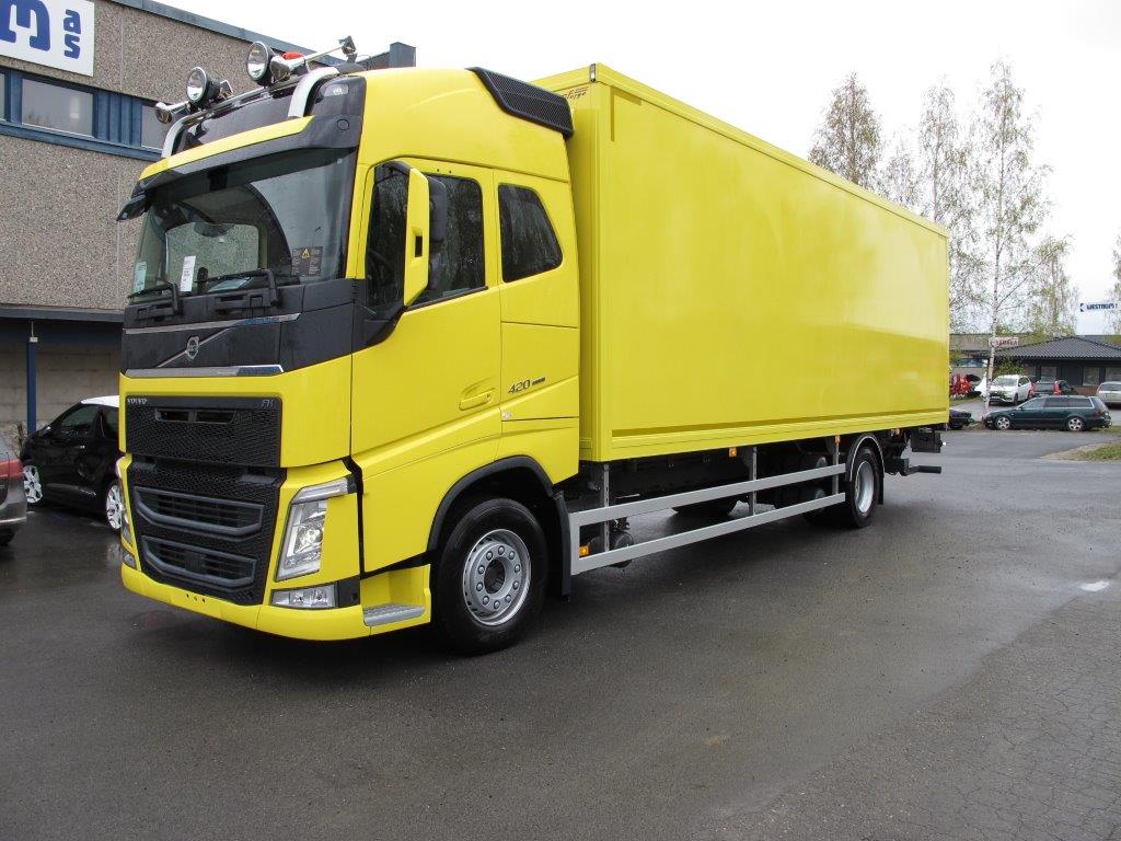 Tarfurgo, lakkert skap (5)