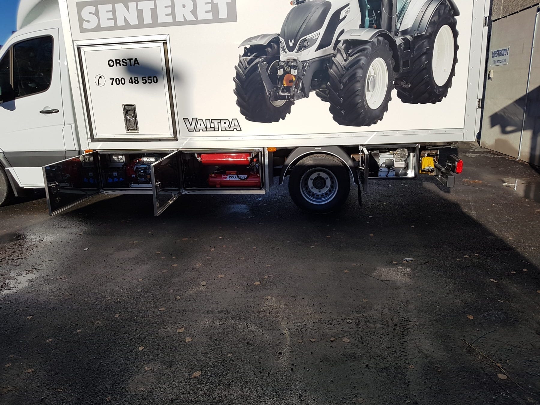 Servicevogn under 7meter-Skap med fast montert utstyr