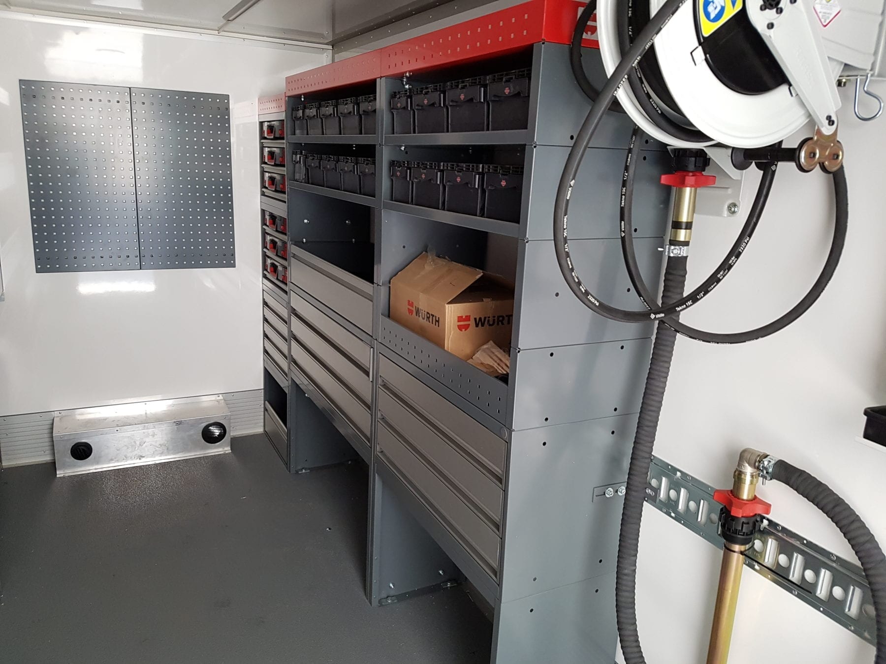 Servicevogn under 7meter- Skuff bokseksjon + hullplate for festeutstyr, varme inntak ved gulv.