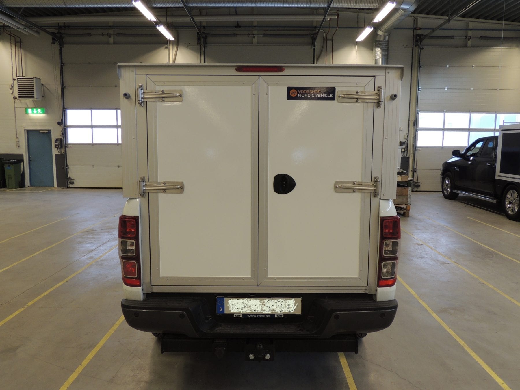 Ford Ranger Y1 skap med dobble dører (2)